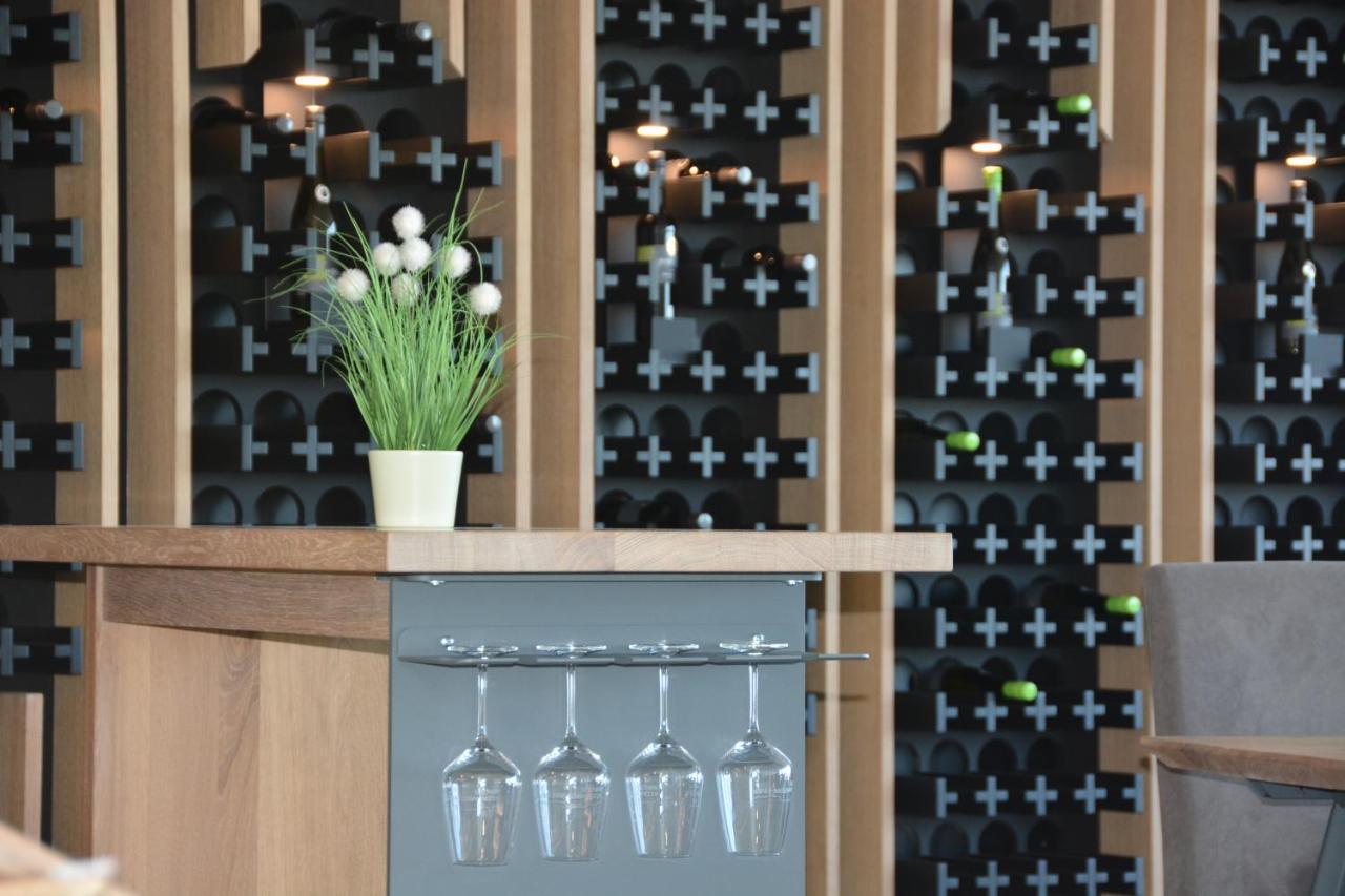 Weingut Bugner Meizelhof Klein-Winternheim Bagian luar foto
